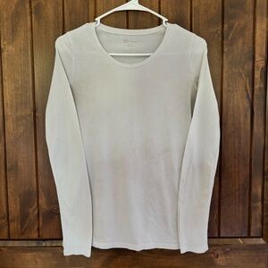 Women’s Basic White Ling Sleeve